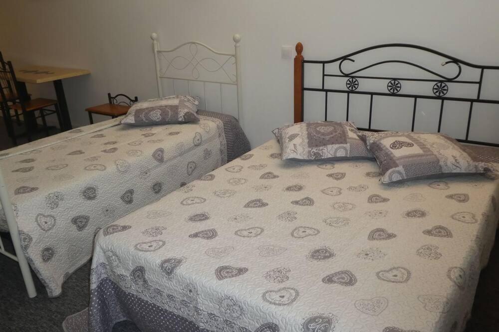 Etanit ! Beziers Plein Centre - 1Mn Du Bus, De La Gare Du Train Et Liaison Aeroport -Chambres Climatisees -Spacieuses Amenagees Pour Singles, Couple, Et Ou Familles -Parking A Velos -Consigne Exterior photo